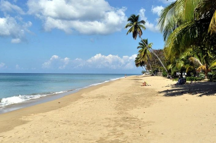 Córcega Beach