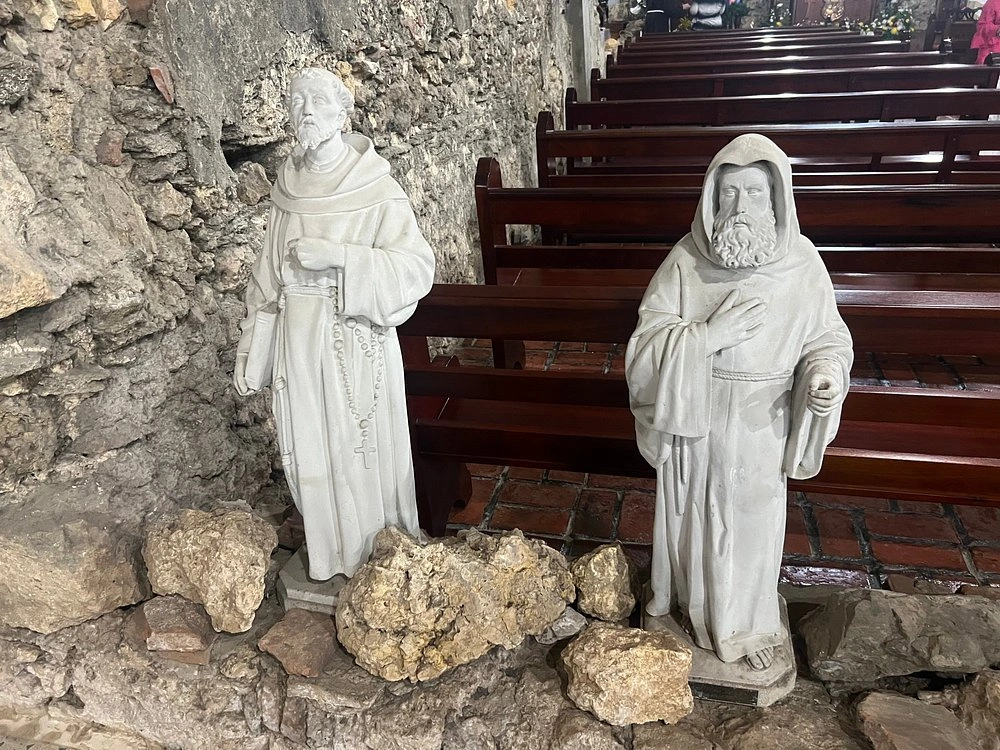 Ermita del Espinar & Santuario Area